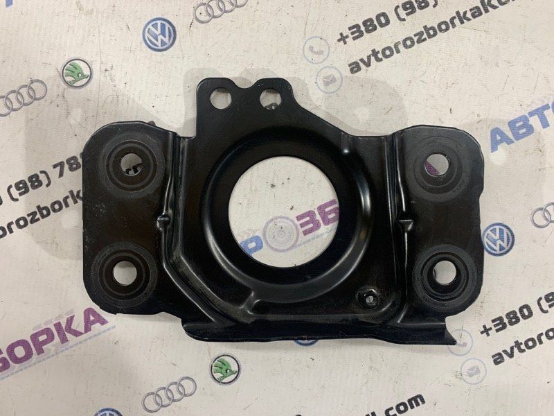 Кронштейн опоры двигателя 30784277 Volvo XC60