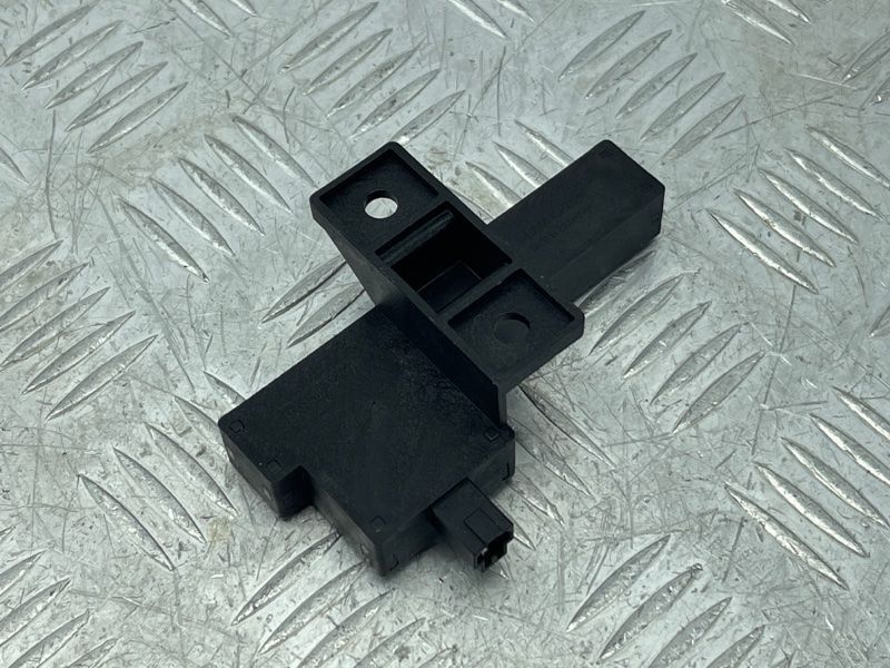 Антена безключового доступу (KESSY) 8K0907247 Audi A6 Audi A4, Audi A4 Allroad, Audi A5, Audi A6, Audi A7, Audi A8, Audi Q5, Audi RS5, Audi RS7, Audi S4, Audi S5, Audi S6, Audi S7, Audi S8, Audi SQ5
