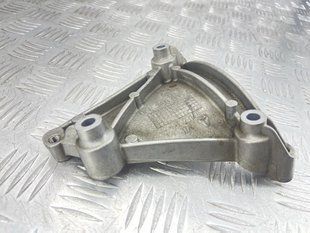 Кронштейн компрессора кондиционера 06E260835C Audi Q7