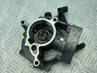 Вакуумный насос 06L145100F Audi A6