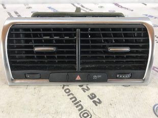 Дефлектор повітропроводу центральний 4L0820951P3Q7 Audi Q7