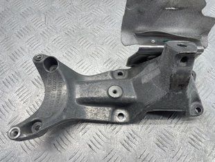 Опора / кронштейн двигуна 4G0199307H Audi A7