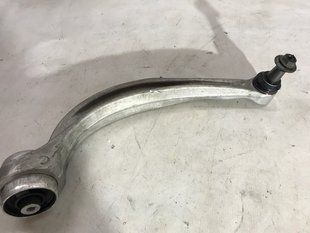 Рычаг передней подвески поперечный нижний 4M0407693E Audi Q7