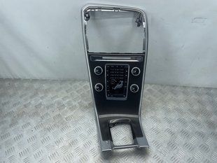 Накладка центральной консоли 6813934 Volvo XC60