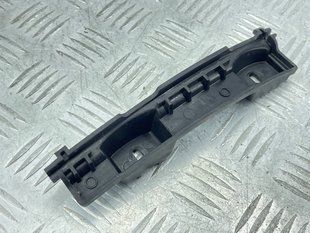 Направляющая заднего бампера 4H0807366B Audi A8