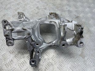 Кронштейн підрамника 8W0399295E Audi A4 Allroad