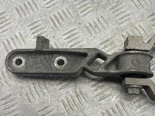 Кронштейн подушки двигателя 31359890 Volvo XC90