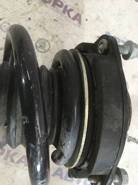 Стійка амортизатора в зборі з пружиною 3C0413031AH Volkswagen CC
