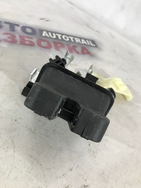 Замок крышки багажника 561827505 Volkswagen Passat