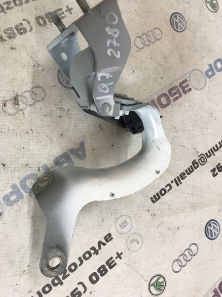 Петля крышки багажника 4L0827300B Audi Q7