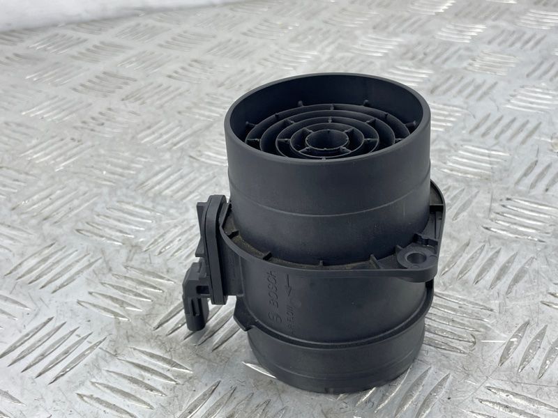 Датчик масового потоку повітря (MAF) 04E906461A Audi A6