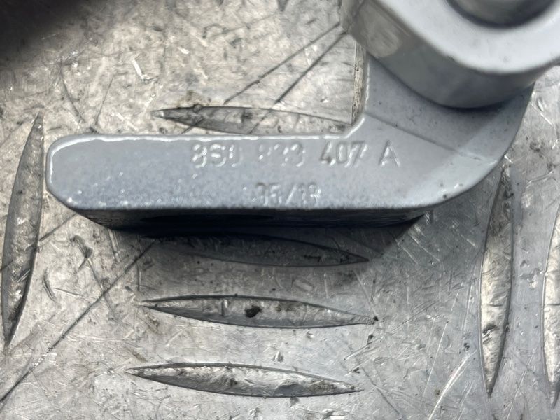 Петля дверей верхня 8S0833407A Audi Q7