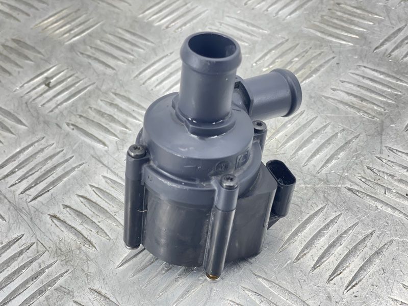 Додатковий насос охолоджуючої рідини 06H121601N Audi A4 Audi A7 Sportback, Audi Q5 PHEV, Audi S7 Sportback, Audi A4, Audi A4 Allroad, Audi A5, Audi A5 Sportback, Audi A6, Audi A6 Allroad, Audi A7, Audi A8, Audi Q5, Audi Q5 Sportback, Audi Q7, Audi R8, Audi S4, Audi S5, Audi S5 Sportback, Audi S6, Audi SQ5, Audi SQ5 Sportback