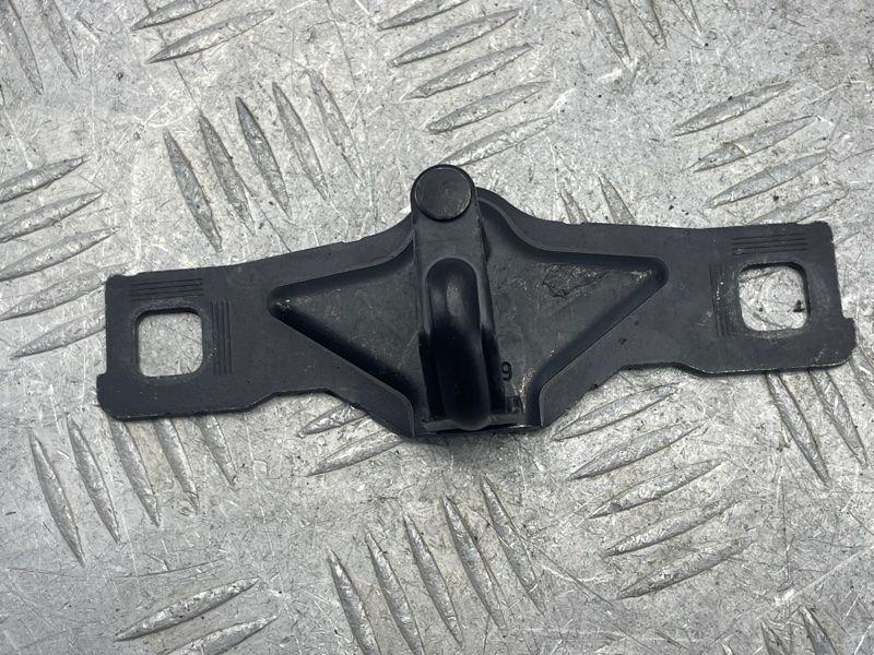 Запірна скоба кришки багажника 8W5827507 Audi A4