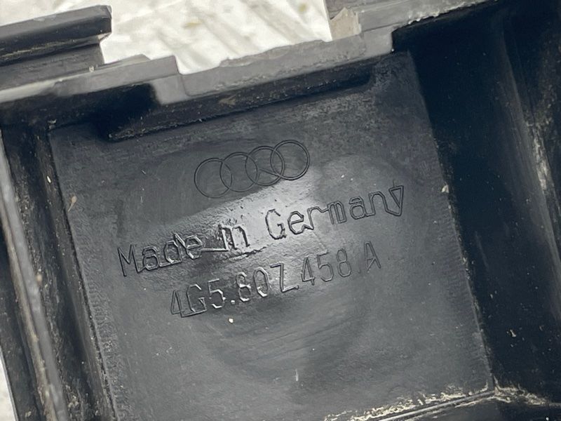 Направляюча заднього бампера 4G5807458A Audi A6