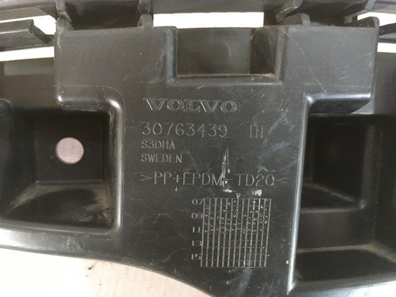 Кронштейн заднего бампера 30763439 Volvo XC60