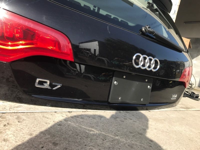 Кришка багажника 4L0827023B Audi Q7