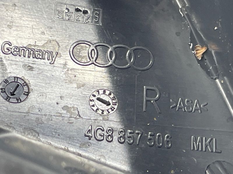 Кутова накладка дзеркала дверей внутрішня 4G88575064PK Audi A7