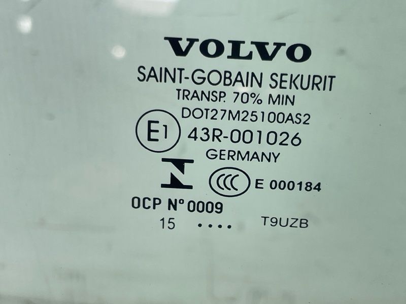 Стекло двери Volvo XC90