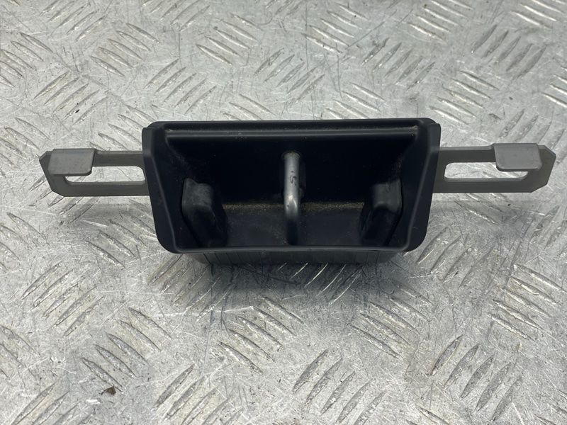 Скоба кришки багажника 32239635 Polestar 2