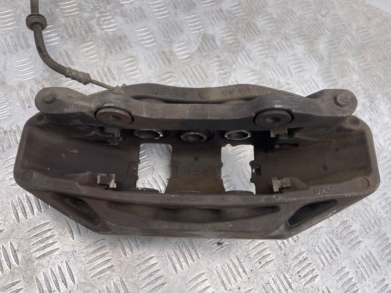 Суппорт тормозной 4M0615106DB Audi Q7