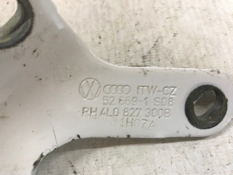 Петля крышки багажника 4L0827300B Audi Q7