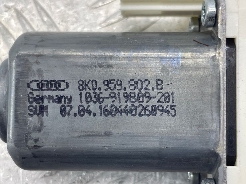 Мотор склопідйомника 8K0959802B Audi A8