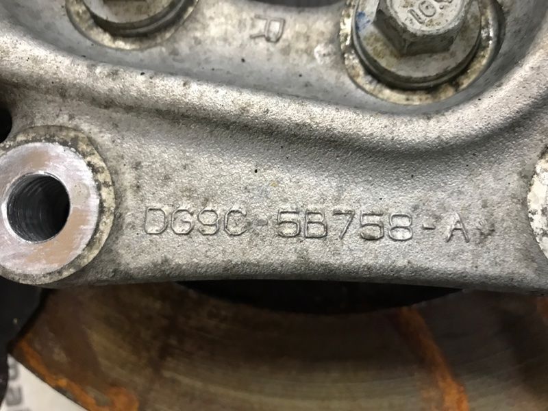 Поворотний кулак / цапфа DG9C5B758A Ford Fusion