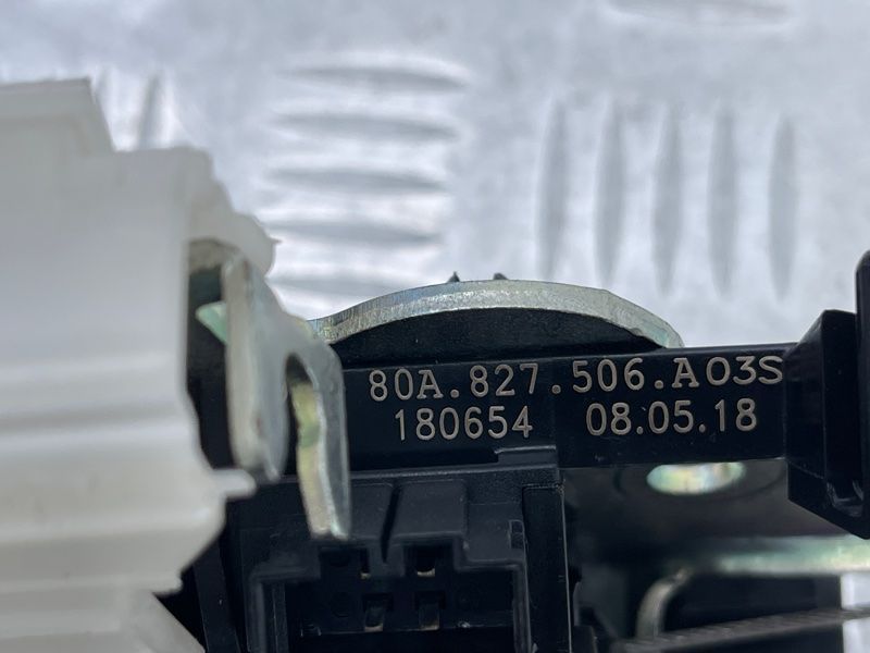 Замок кришки багажника 80A827506A Audi Q5