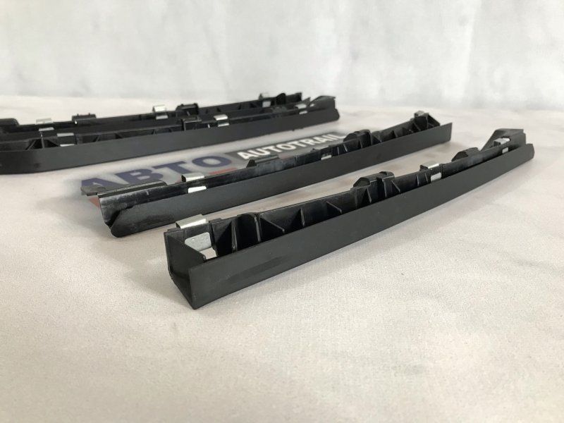 держатель уплотнителя двери (комплект) 4G8839151B Audi A7