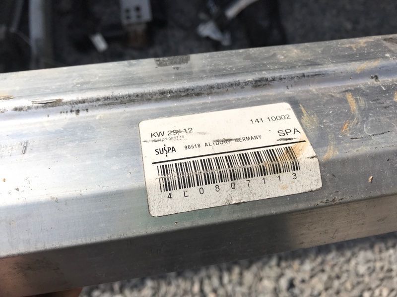 Підсилювач переднього бампера 4L0807113 Audi Q7