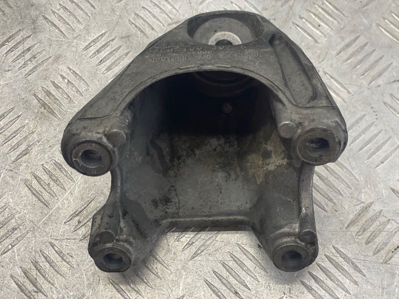 Опора / кронштейн двигуна 7L8199307K Audi Q7