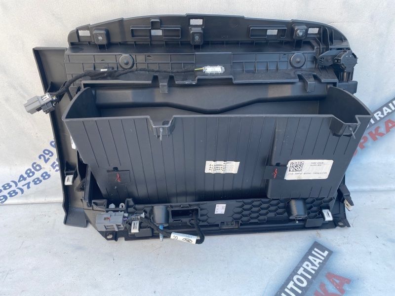 Бардачок / ящик для речей FT4BR06010 Ford Edge