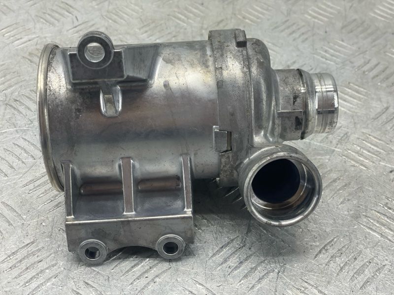 Насос охлаждающей жидкости 31368715 Volvo XC90 Volvo S60, Volvo S60 Cross Country, Volvo S80, Volvo S90, Volvo V60, Volvo V60 Cross Country, Volvo V90, Volvo V90 Cross Country, Volvo XC40, Volvo XC60, Volvo XC70, Volvo XC90