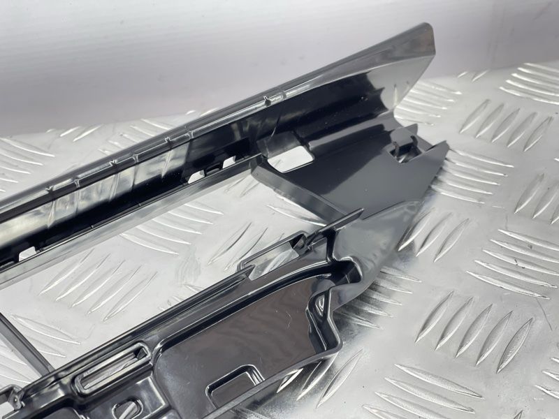 Решітка переднього бампера нижня s-line 4M0807647A4W3 Audi Q7
