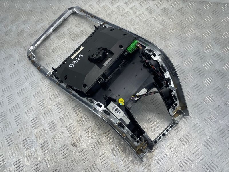 Накладка центральної консолі 6813934 Volvo XC60