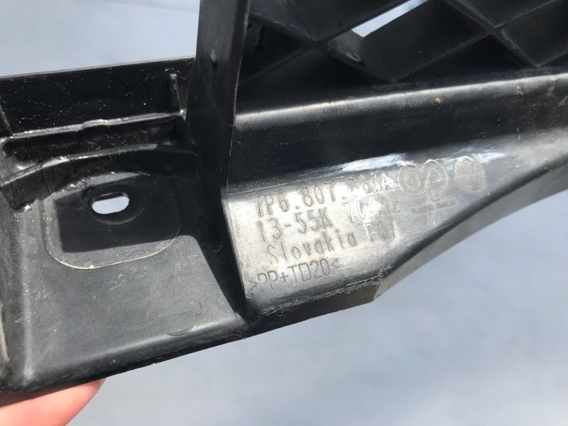 Кронштейн заднего бампера 7P6807863A Volkswagen Touareg
