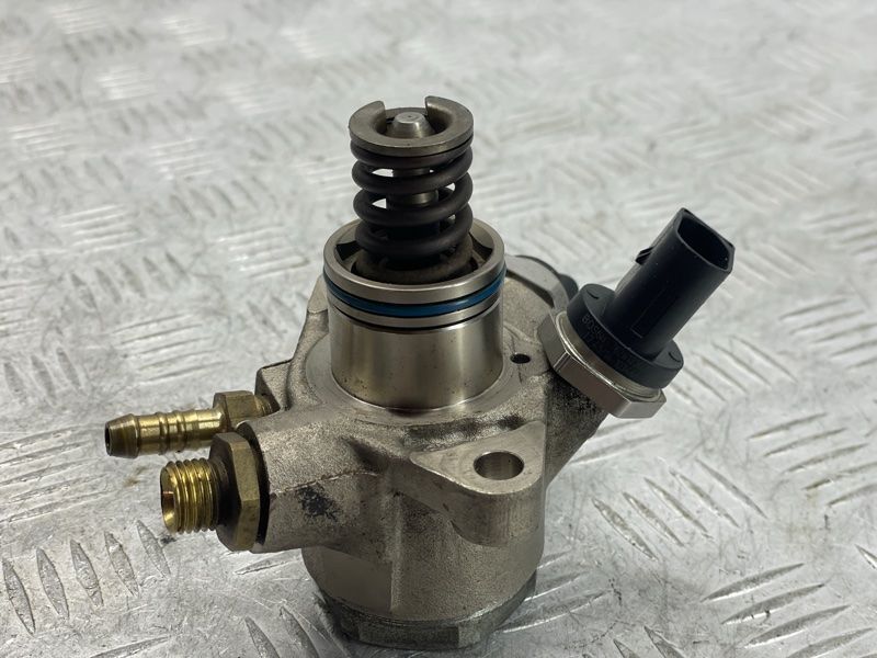 Паливний насос Audi A8