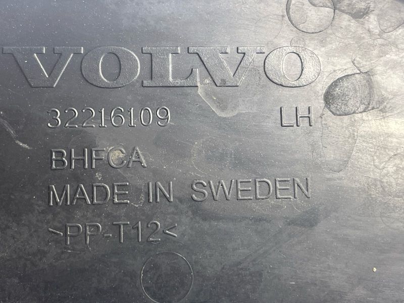 Накладка крила 32216109 Volvo XC60