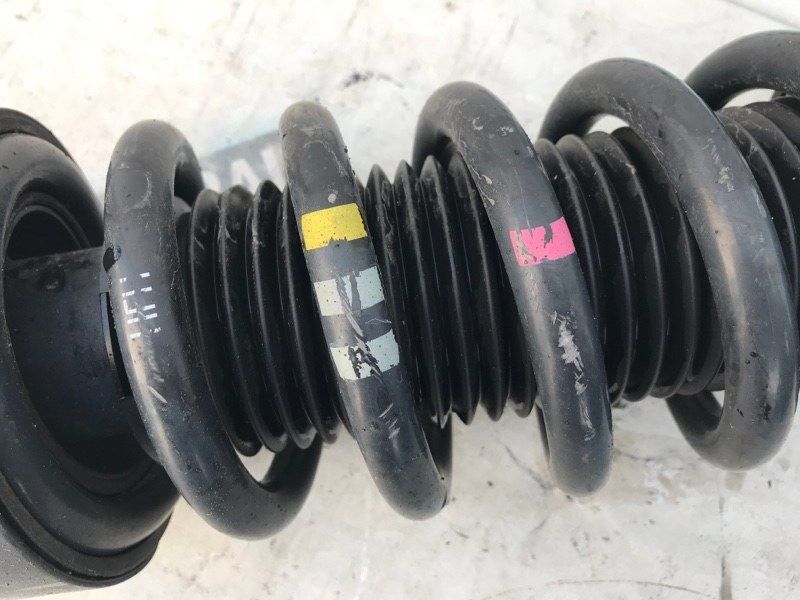 Стойка амортизатора в сборе с пружиной 7P6413032AJ Volkswagen Touareg