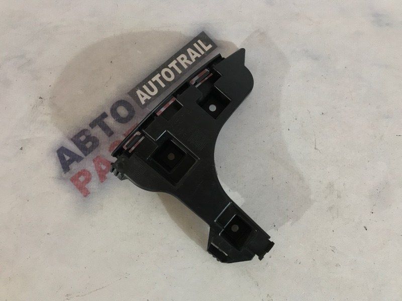 Кронштейн заднего бампера 30763440 Volvo XC60