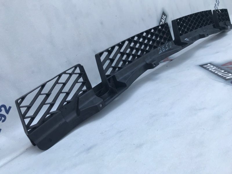 Кронштейн заднего бампера 7P6807863A Volkswagen Touareg