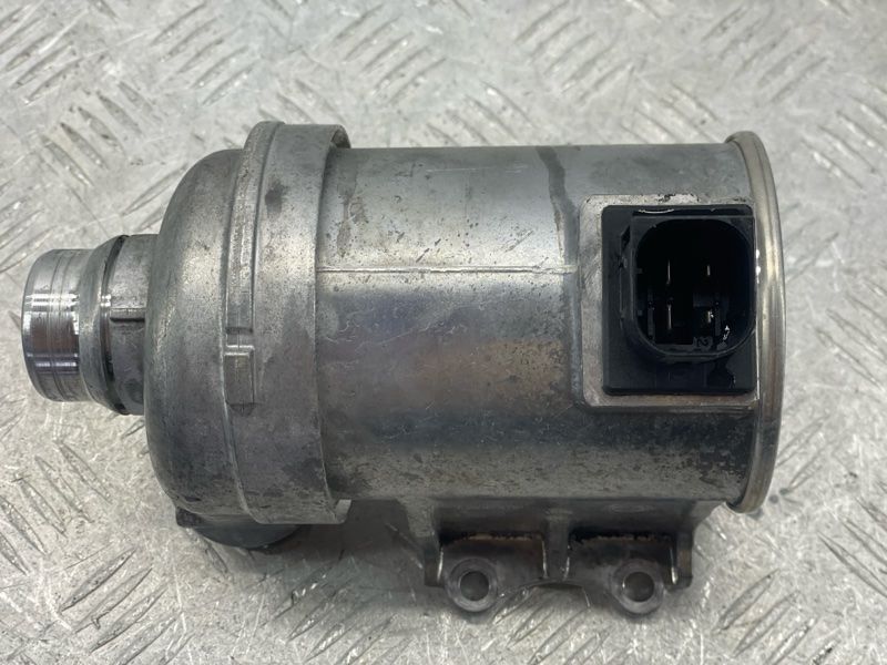 Насос охлаждающей жидкости 31368715 Volvo XC90 Volvo S60, Volvo S60 Cross Country, Volvo S80, Volvo S90, Volvo V60, Volvo V60 Cross Country, Volvo V90, Volvo V90 Cross Country, Volvo XC40, Volvo XC60, Volvo XC70, Volvo XC90