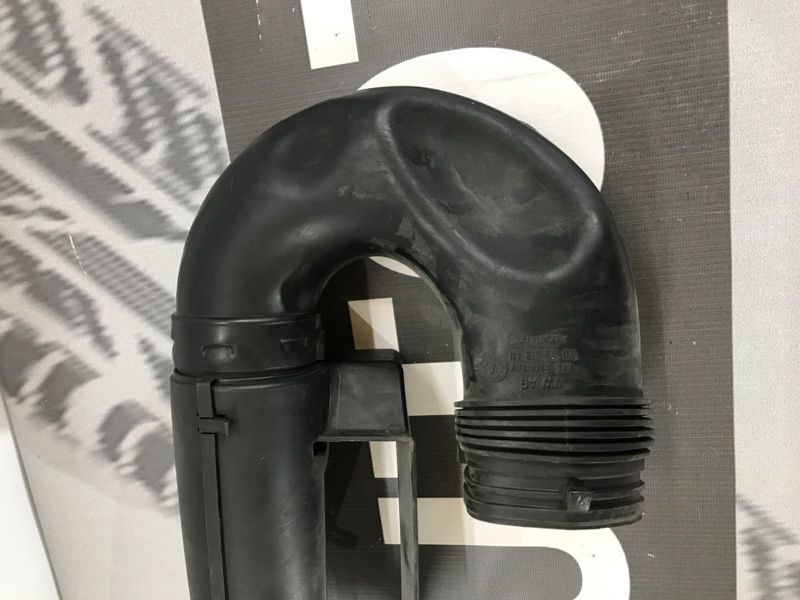 Патрубок повітряного фільтра 1K0129618AN Volkswagen CC