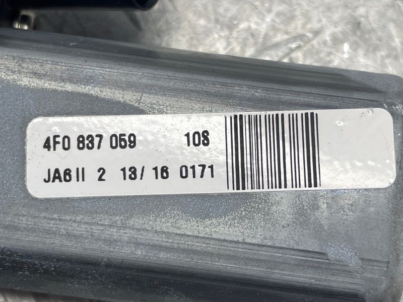 Привідний блок дверей лівий 4F0837059 Audi A8 Audi A6, Audi A7, Audi A8, Audi Q7, Audi RS7, Audi S6, Audi S7, Audi S8, Audi SQ7