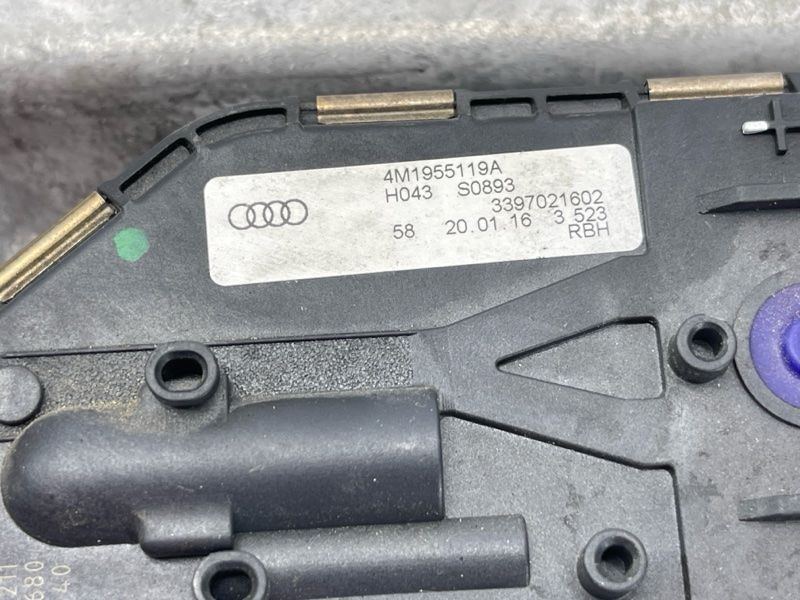 Мотор і трапеція склоочисників Audi Q7