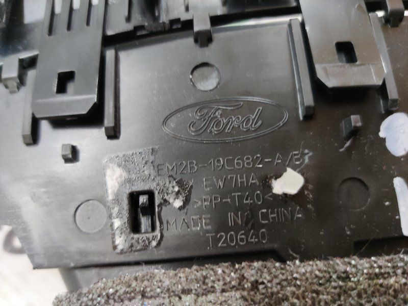 Дефлектор воздуховода EM2B19C682A Ford Edge