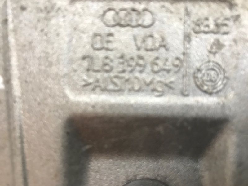 Кронштейн 7L8399649 Volkswagen Touareg
