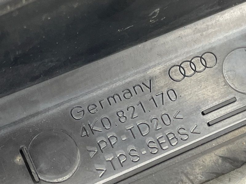 Уплотнитель крыла 4k0821170 Audi A6