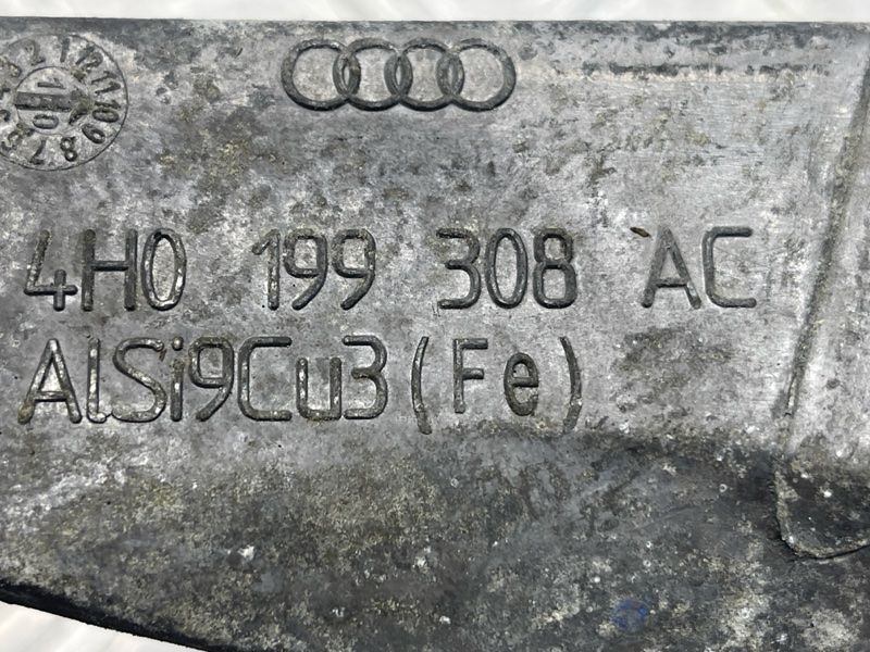 Опора двигуна 4H0199308AC Audi A8